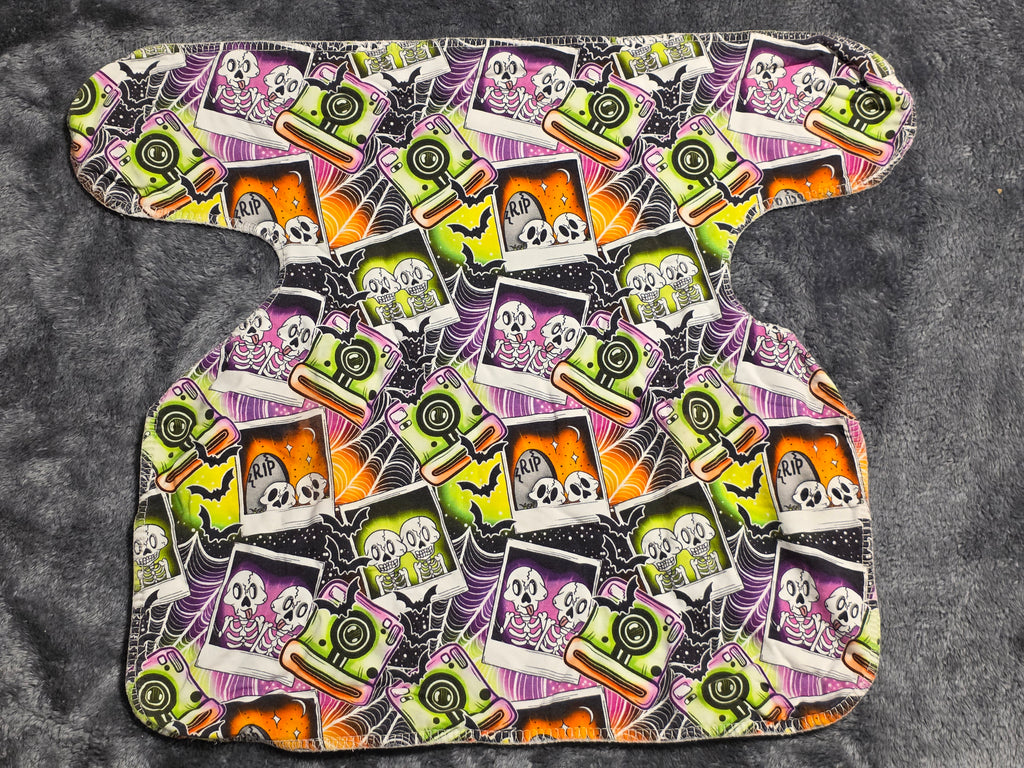 OS Scruchy Bum preflat 3 layer reversible (Skelly/Hearts)
