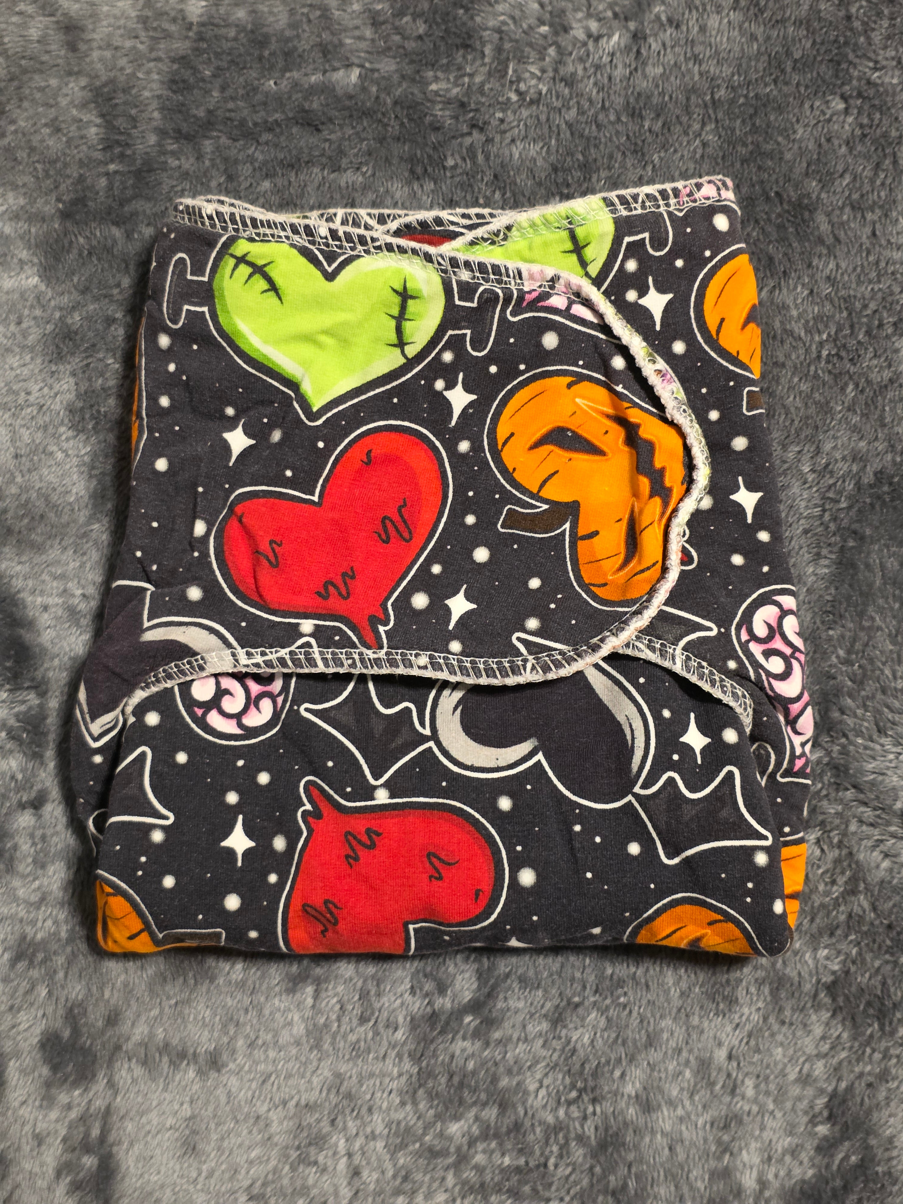 OS Scruchy Bum preflat 3 layer reversible (Skelly/Hearts)