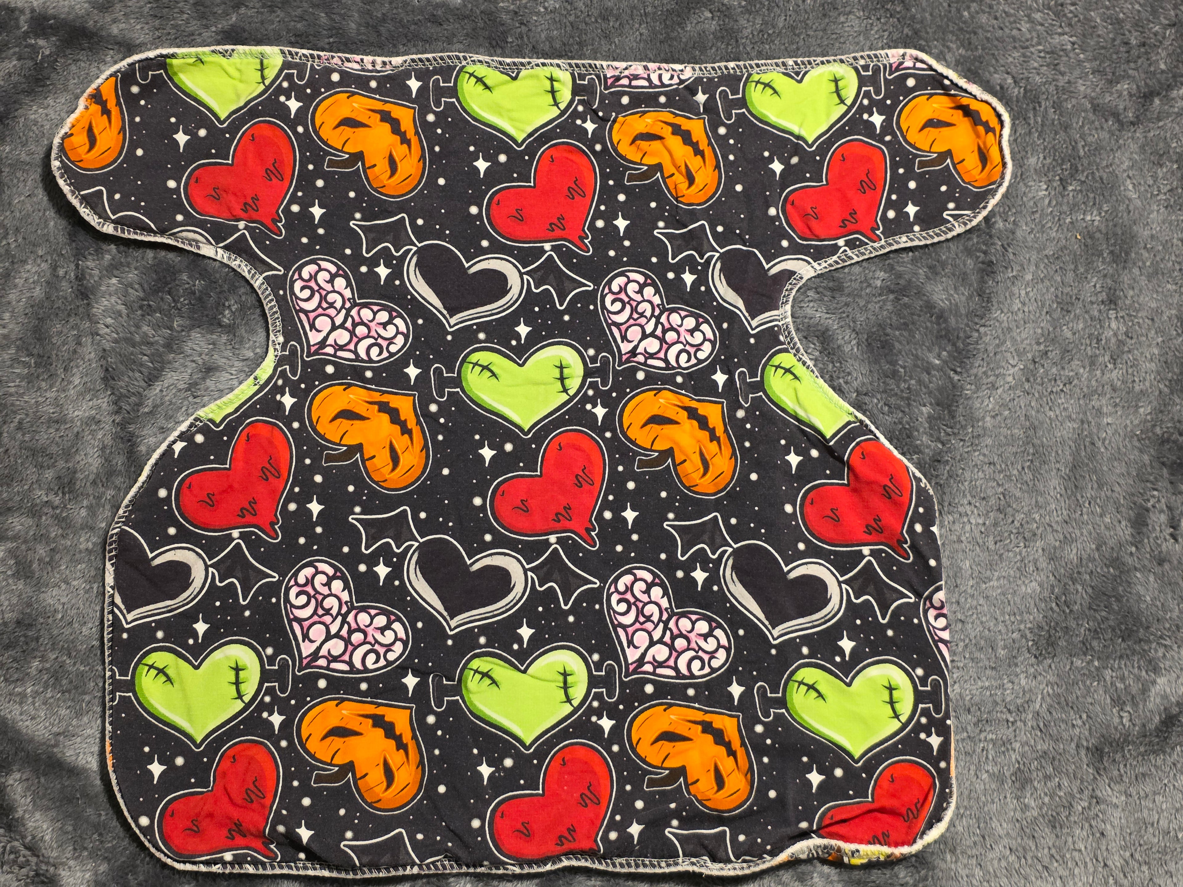OS Scruchy Bum preflat 3 layer reversible (Skelly/Hearts)