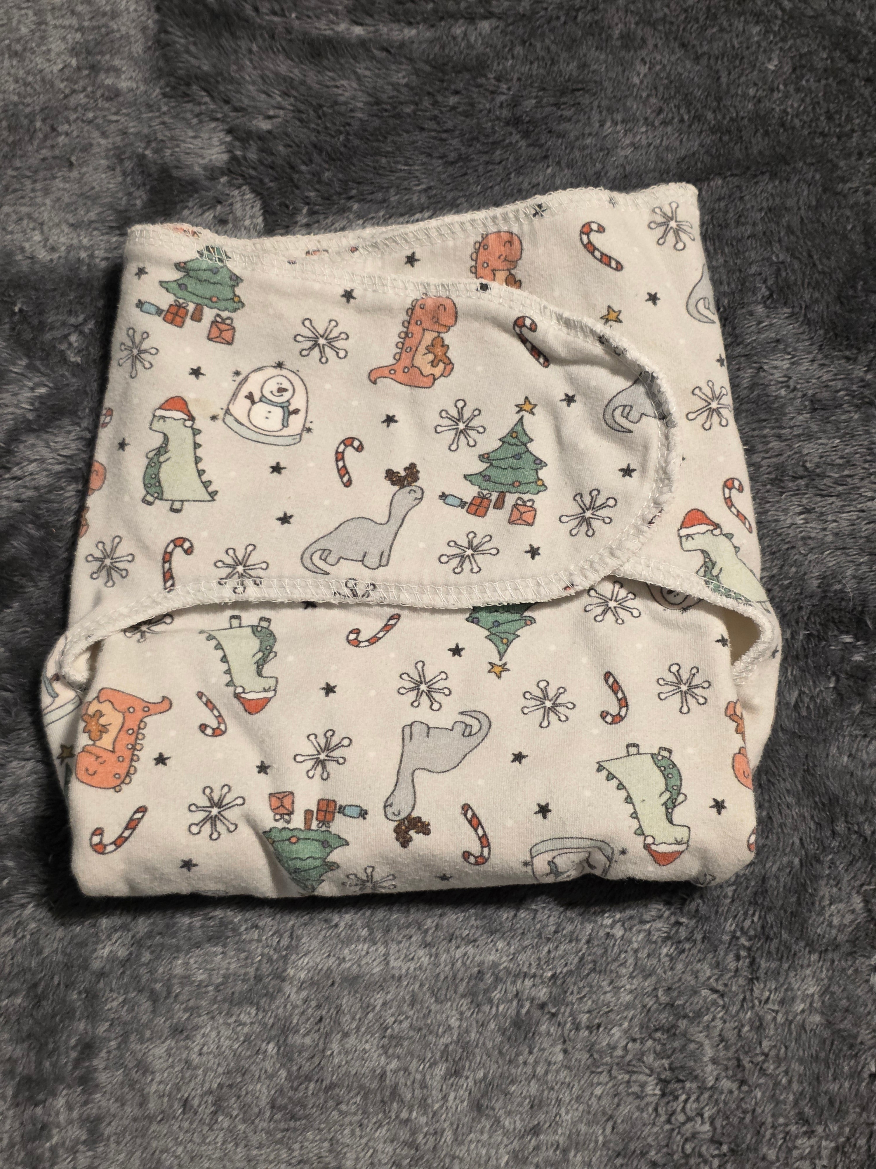 OS unknown wahm preflat bamboo 3 layer (Xmas Dino)